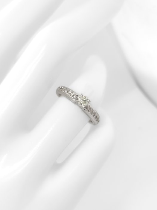 Ring - 14 karat Hvidguld -  0.41ct. tw. Diamant (Naturfarvet)  - Diamant