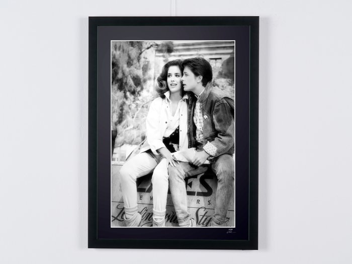 Tilbage til fremtiden, - Michael J. Fox  Claudia Wells - Fine Art Photography - Luxury Wooden Framed 70X50 cm - Limited Edition Nr 02 of 30 - Serial ID 19025 - Original Certificate (COA), Hologram Logo Editor and QR Code - 100% New items.