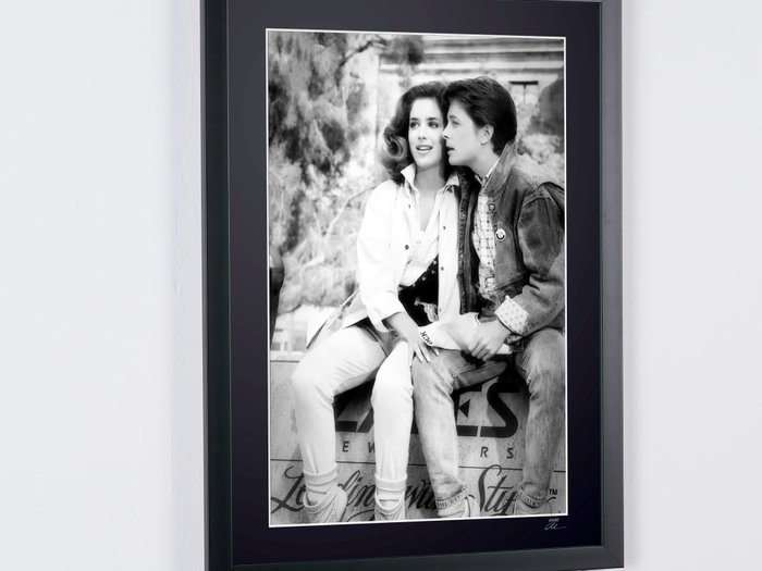 Tilbage til fremtiden, - Michael J. Fox  Claudia Wells - Fine Art Photography - Luxury Wooden Framed 70X50 cm - Limited Edition Nr 02 of 30 - Serial ID 19025 - Original Certificate (COA), Hologram Logo Editor and QR Code - 100% New items.