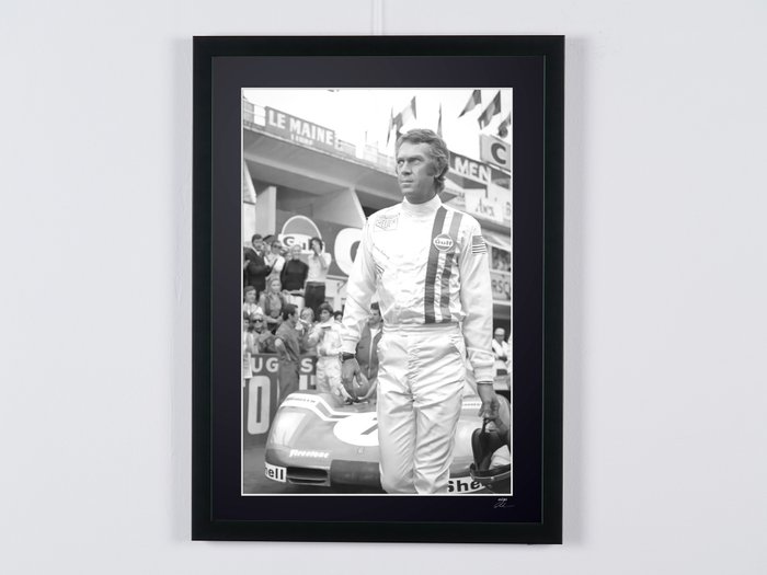 Le Mans 1971 - Steve McQueen - Porsche Driver - Fine Art Photography - Luxury Wooden Framed 70X50 cm - Limited Edition Nr 05 of 30 - Serial ID 30349 - Original Certificate (COA), Hologram Logo Editor and QR Code - 100% New items.