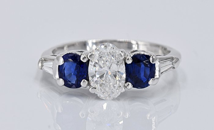 Ingen mindstepris - Ring - 14 karat Hvidguld -  247ct tw Safir - Diamant - 102 ct central diamant