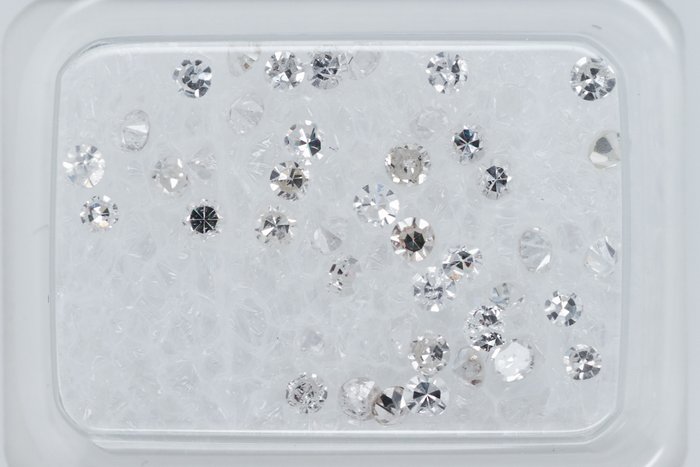 Ingen mindstepris - 43 pcs Diamant  (Natur)  - 0.90 ct - I1, I2, I3, SI1, SI2, VS1, VS2 - Gem Report Antwerp (GRA) - INGEN RESERVEPRIS