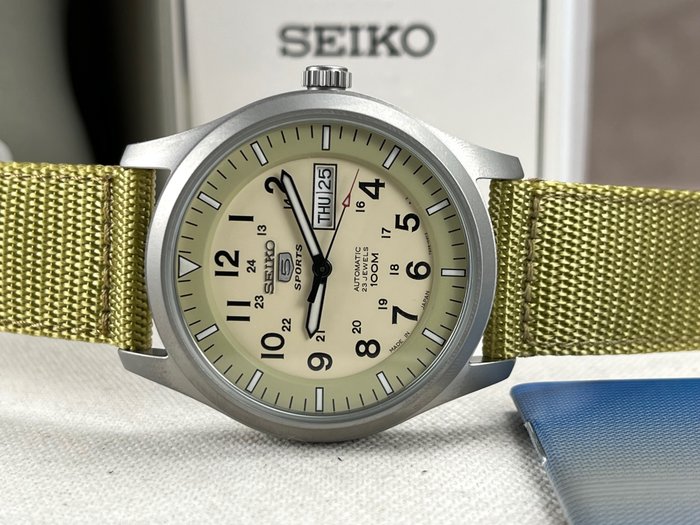 Seiko - 5 Sports - Automatic - SNZG07J1 - Day/Date - Ingen mindstepris - Mænd - 2011-nu