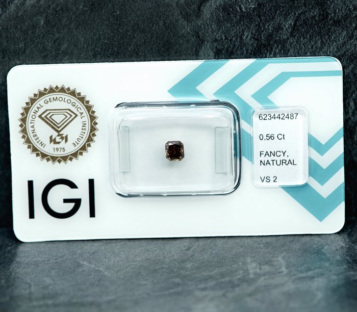 1 pcs Diamant  (Naturfarvet)  - 0.56 ct - Fancy Brunlig Gul - VS2 - International Gemological Institute (IGI)