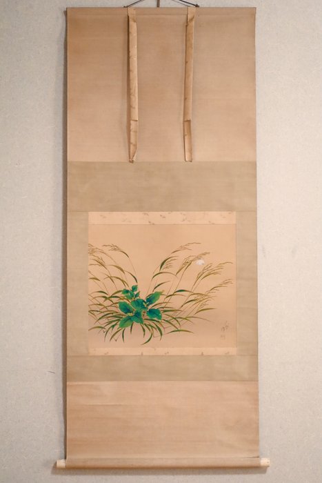 Grass and Butterfly - Hanging Scroll - with original wooden box - Hisaya 久也 - Japan  (Ingen mindstepris)