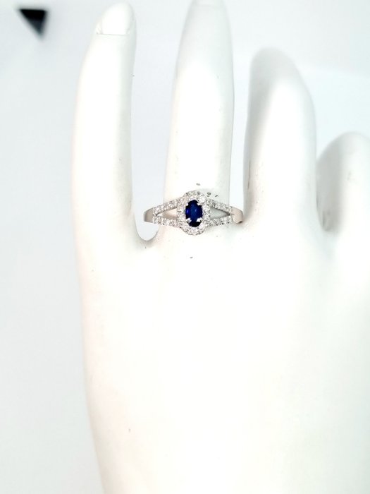 Ring - 18 kraat Hvidguld Safir - Diamant