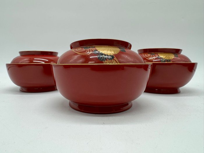 輪島塗Wajimanuri lacquerware 蒔絵 Makie - Sæt suppeskåle (10) - Thick bowl with vermilion chrysanthemum-Noble flower - Træ, Lak - 皆朱菊蒔絵厚物椀