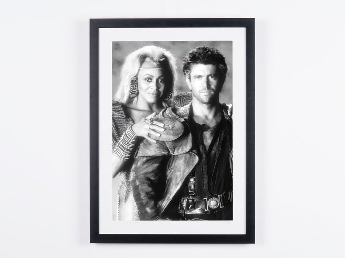 Mad Max Beyond Thunderdome - Mel Gibson as « Mad Max »  Tina Turner as "Aunty Entity » - Fine Art Photography - Luxury Wooden Framed 70X50 cm - Limited Edition Nr 03 of 30 - Serial ID 16865 - Original Certificate (COA), Hologram Logo Editor and QR Code - 100% New items.