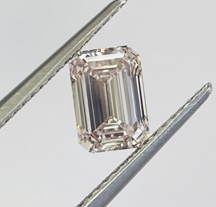 1 pcs Diamant  (Farvebehandlet)  - 1.35 ct - Smaragd - Fancy Brunlig, Lyserød - VVS2 - Gemological Institute of America (GIA) - NATURLIG DIAMANT