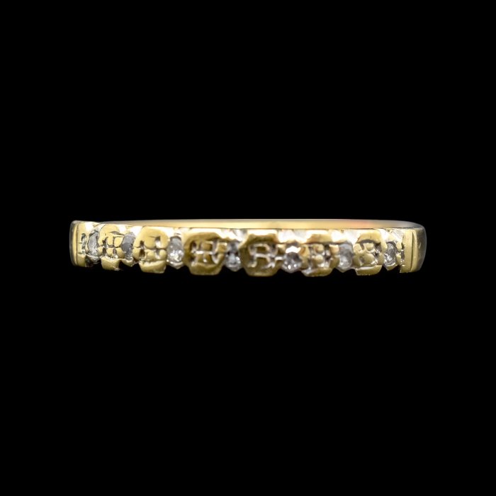 Ingen mindstepris - Ring - 9 kt. Gulguld -  0.04ct. tw. Diamant (Naturfarvet)  - Halv evighed band ring