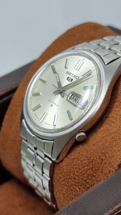 Seiko - Seiko 5 - Ingen mindstepris - Mænd - 1970-1979