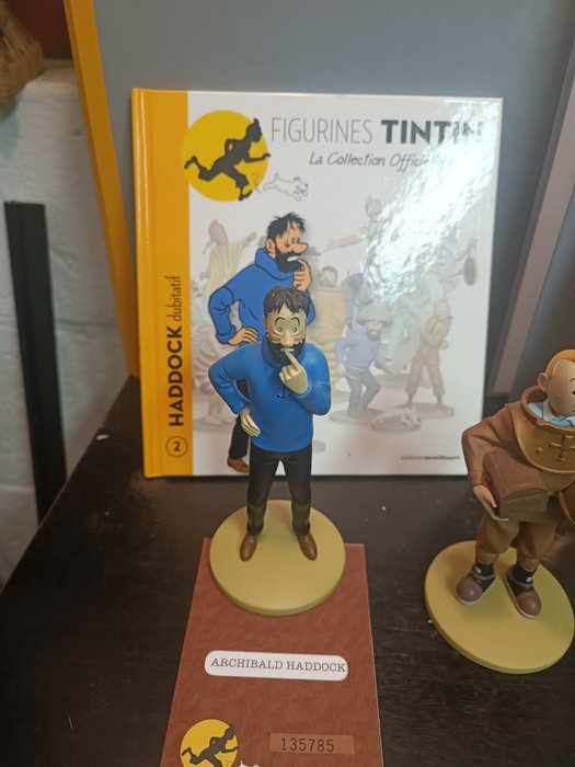 4  figurines Collection officielle avec livre et certificat - Tintin