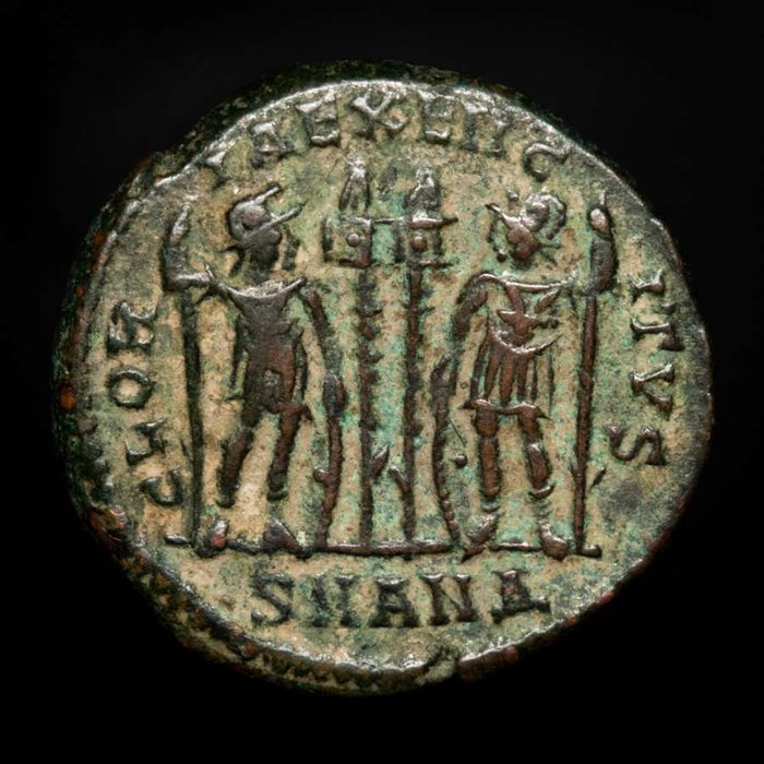 Romarriket. Constantine I (AD 306-337). Follis Antioch. AD 335.  GLORIA EXERCITVS, SMANΔ  (Ingen mindstepris)