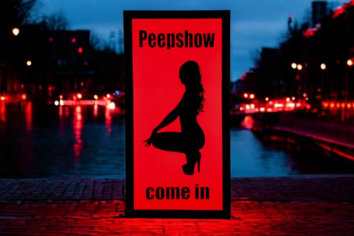 Reklameplakat - Amsterdam Red Light District, Peepshow kommer i oplyst reklameskilt - Plast, Stål