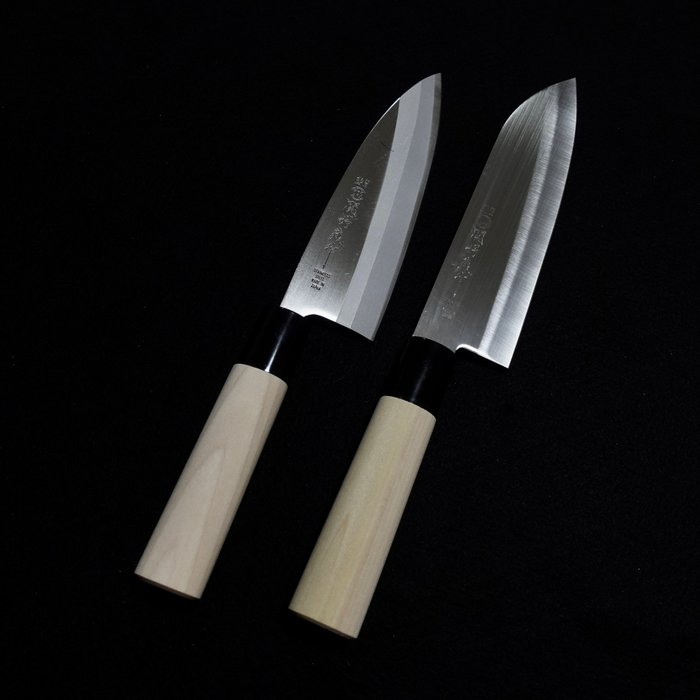 Seki Tsubazo 関鍔蔵 - Køkkenkniv - Robust kniv 出刃 og multifunktionskniv 三徳 -  Udformet med japansk sværdfremstillingskunst - Rustfrit stål - Japan