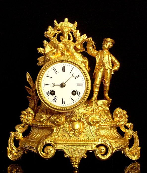 Kaminur - 19th Century - "JAPY" France "Allegory of the Hunt" Rare Table or mantel clock with Hunting table -  Antik Råzink - 1850-1900 - Figurativt ur