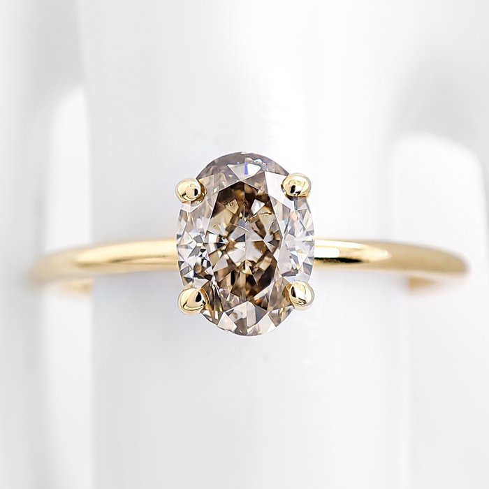 Ring - 14 karat Gulguld -  0.71ct. tw. Diamant (Naturfarvet)