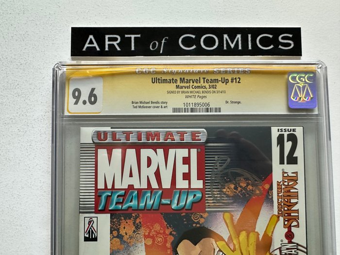 Ultimate Marvel Team-Up #12 - Dr. Strange Appearance - Signed By Brian Michael Bendis! - Signature Series Graded CGC 9.6!!! - Extremely High Grade! - White Pages! - 1 Signed graded comic - Første udgave - 2002