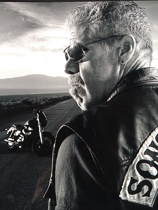 Sons of Anarchy - Ron Perlman "Clay Morrow" - Signed photo with LOA