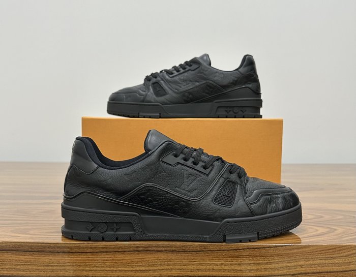 Louis Vuitton - Sneakers - Størelse: Shoes / EU 425 Shoes / EU 43 UK 85