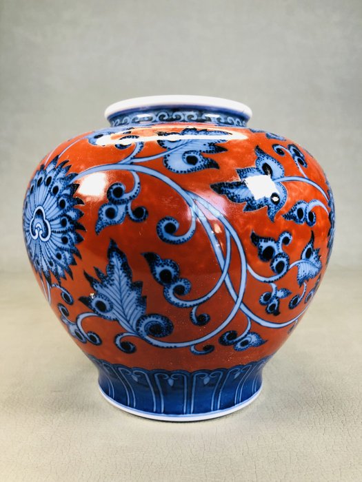 Vase - Porcelæn, En højkvalitets Arita-varevase fra Koransha 香蘭社, for cirka 100 år siden - Japan - Arita ware 有田焼