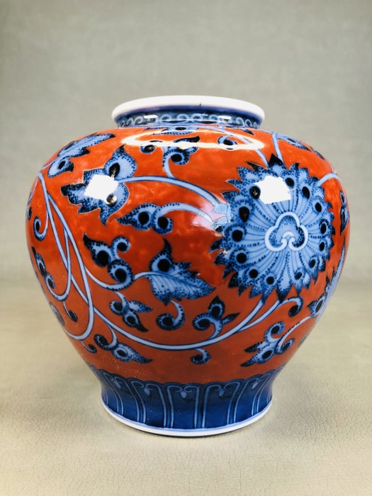 Vase - Porcelæn, En højkvalitets Arita-varevase fra Koransha 香蘭社, for cirka 100 år siden - Japan - Arita ware 有田焼