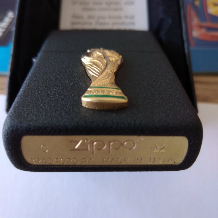 Zippo - FIFA WORLDCUP - new Series in black crackle case -  neu - ungezündet - Lommelighter - Stål