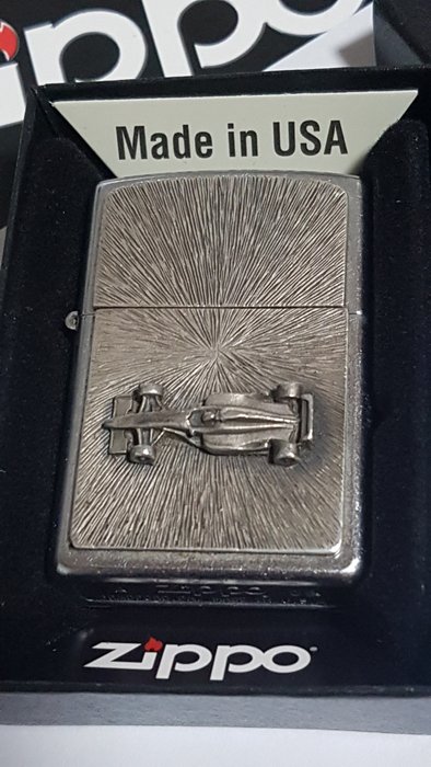 Zippo - Original Zippo Rarität Formel 1 Rennwagen 3D Emblem - Lighter - Chrome