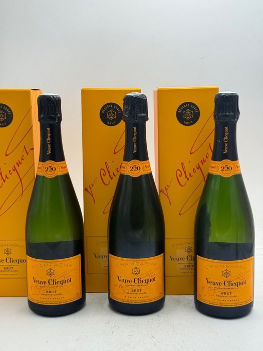 Veuve Clicquot, Veuve Clicquot reserve cuvée - Champagne Brut - 3 Flasker (0,75 L)