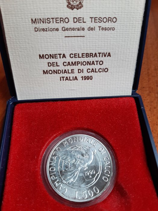 Italien. Lotto 11 commemorative + 1 serie divisionale - anni vari