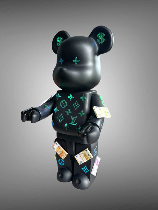 AmsterdamArts - Louis Vuitton gangster bear statue