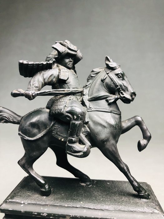 Kusunoki Masashige 楠木正成 - En statue af Kusunoki Masashige, en fremragende fremragende militærstrateg - Taishō-perioden (1912-1926)