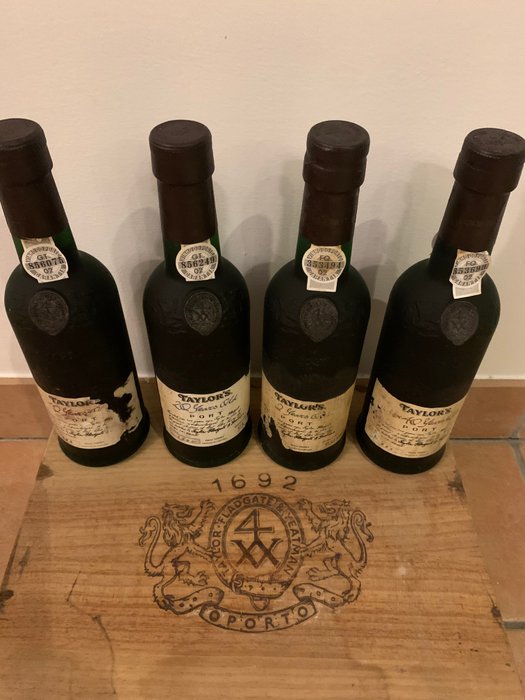 Taylor’s - 10, 20, 30  over 40 years old Tawny Port - Flasket 1998 -  Douro  - 4 Halve flasker (0,375 L)