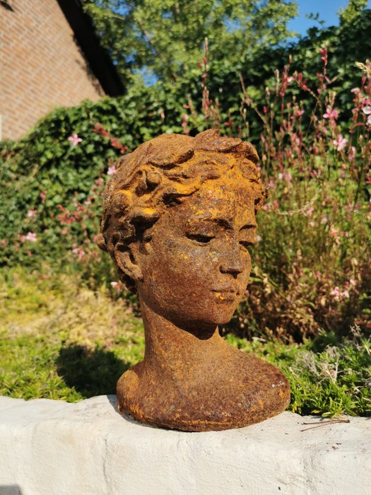 Statuette - Lady bust - Støbejern