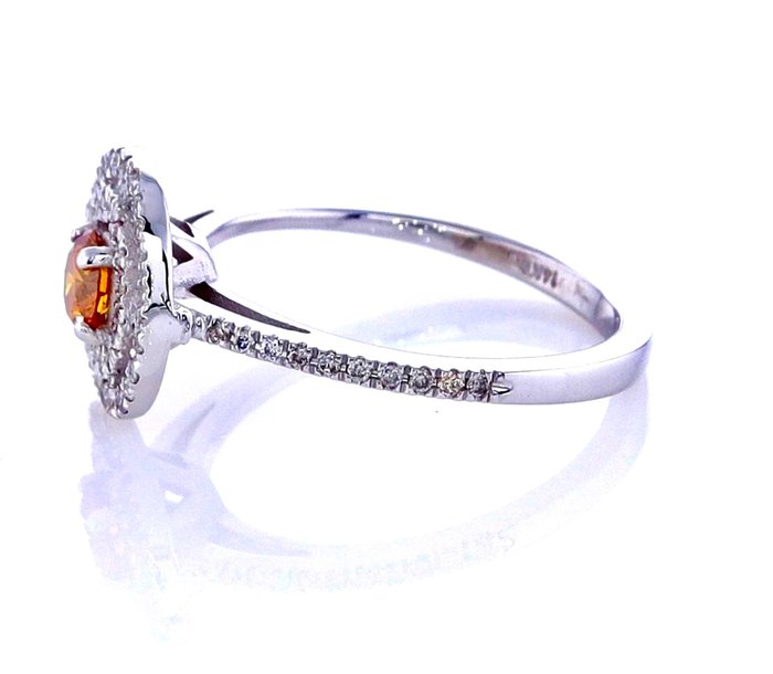 Ring - 14 karat Hvidguld -  0.61ct. tw. Orange Diamant (Naturfarvet) - Diamant - En 14K hvidguldsring,