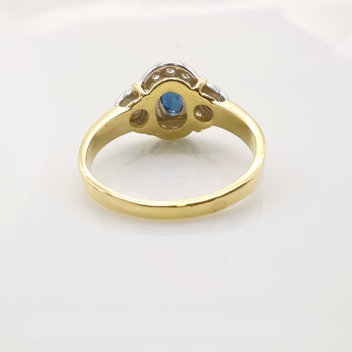 Ring - 18 kraat Gulguld -  0.66ct. tw. Safir - Diamant