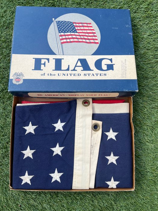 Amerikas Forenede Stater - Flag - WW2 USA 48 Star Flag - Army - Airborne - 91 x 151 cm- 1940-1945 - Great patina WITH box!