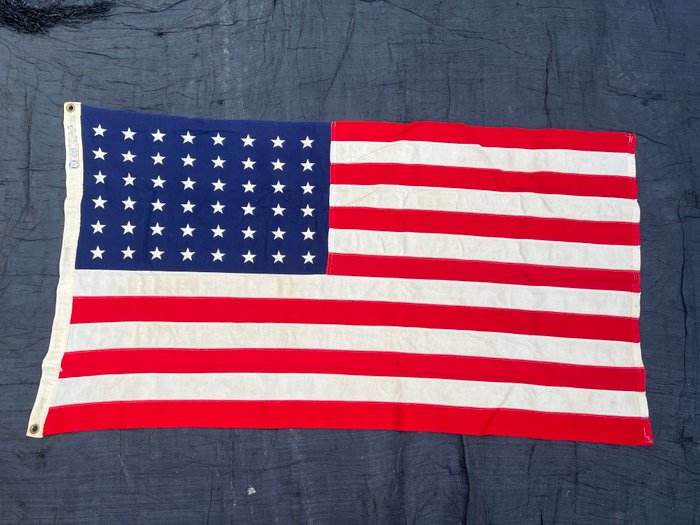 Amerikas Forenede Stater - Flag - WW2 USA 48 Star Flag - Army - Airborne - 91 x 151 cm- 1940-1945 - Great patina WITH box!