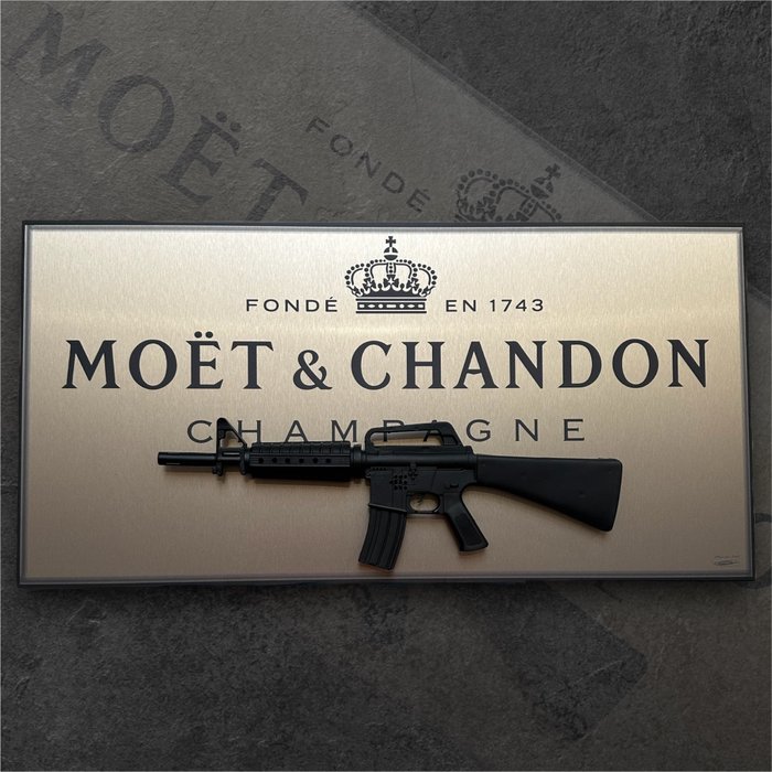 Daluxe Art - 1999 • Moët  Chandon Gun Artwork • XXL