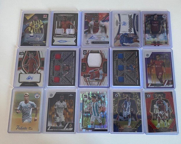 2022/23 - Panini Topps - Autographs patch parallels - Saka Tonali Alvarez Camavinga  others! - 15 Card