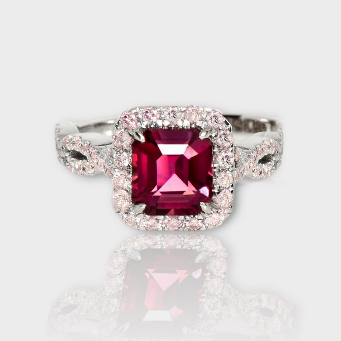 Ingen mindstepris - Ring - 14 karat Hvidguld -  202ct tw Spinel - Diamant - IGI 159 ct intens rød