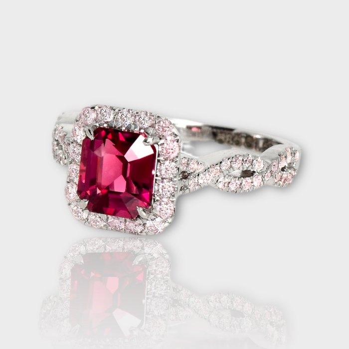 Ingen mindstepris - Ring - 14 karat Hvidguld -  202ct tw Spinel - Diamant - IGI 159 ct intens rød