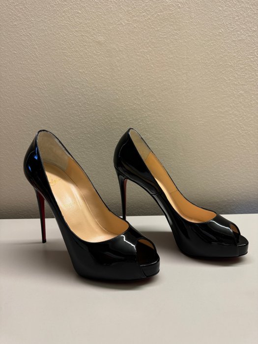 Christian Louboutin - Sko med høje hæle - Størelse: Shoes / EU 40.5