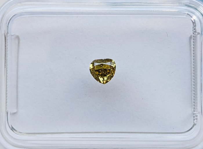 Ingen mindstepris - 1 pcs Diamant  (Naturfarvet)  - 014 ct - Pære - Fancy deep Gullig Grøn - SI1 - International Gemological Institute (IGI)