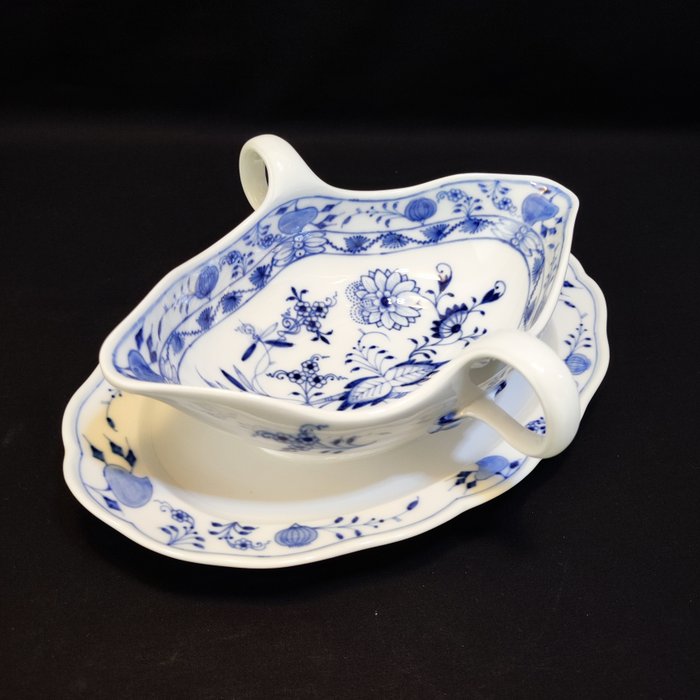 Meissen - Sovsebåd - Sovsebåd med fast underkop/sovseskål 26 cm 04 liter løgmønster Ny udskæring - Porcelæn