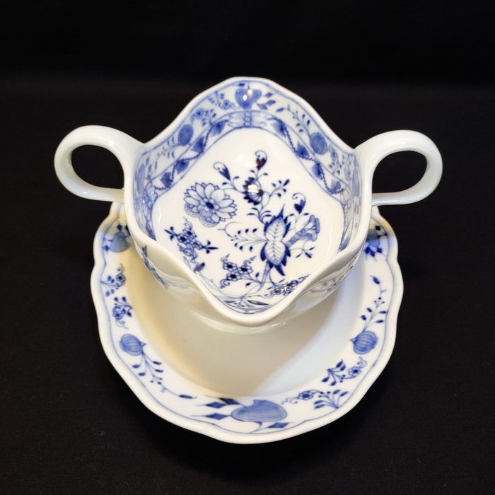 Meissen - Sovsebåd - Sovsebåd med fast underkop/sovseskål 26 cm 04 liter løgmønster Ny udskæring - Porcelæn