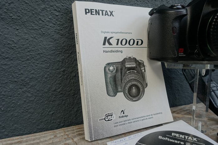 Pentax K100 D camera met pentax DA 3.5 5.6 18-55mm AL objectief Digitalt refleks kamera (DSLR)