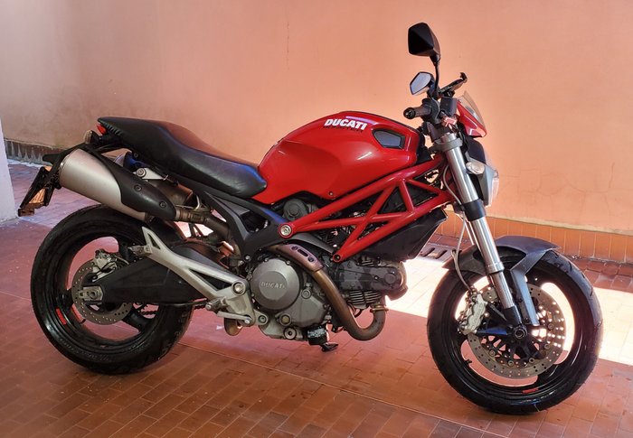 Ducati - Monster 696 - 2011