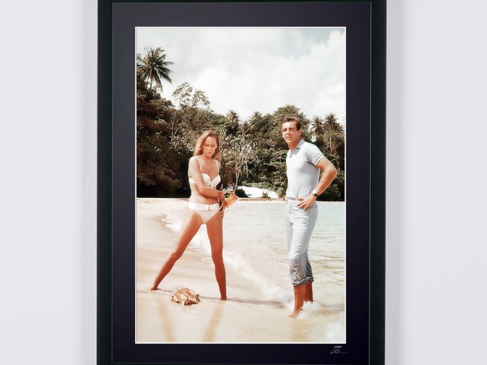 James Bond 007: Dr. No, Sean Connery  Ursula on the beach 1962 - Fine Art Photography - Luxury Wooden Framed 70X50 cm - Limited Edition Nr 03 of 30 - Serial ID 20054 - Original Certificate (COA), Hologram Logo Editor and QR Code - 100% New items.