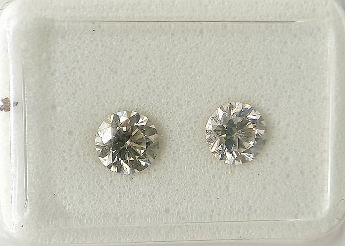 Ingen mindstepris - 2 pcs Diamant  (Naturfarvet)  - 0.63 ct - Rund - Fancy light Grå - SI1, VS2 - Gemewizard Gemological Laboratory (GWLab)